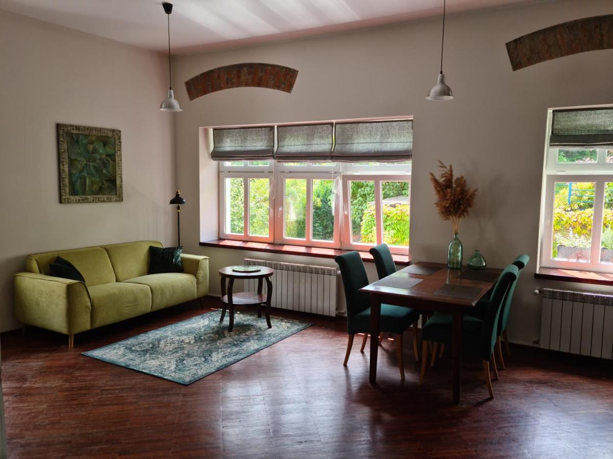 Apartament W Starej Szkole Apartment Srebrna Gora Luaran gambar