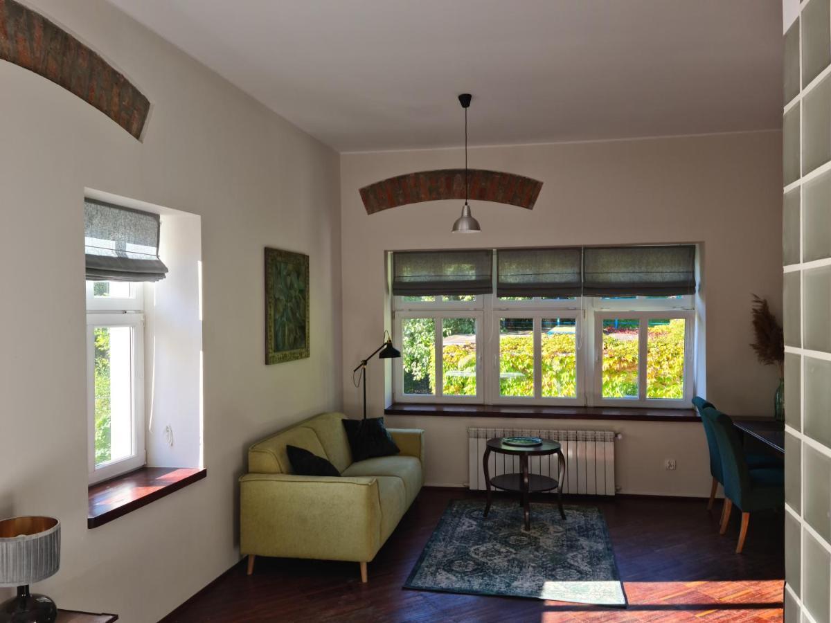 Apartament W Starej Szkole Apartment Srebrna Gora Luaran gambar